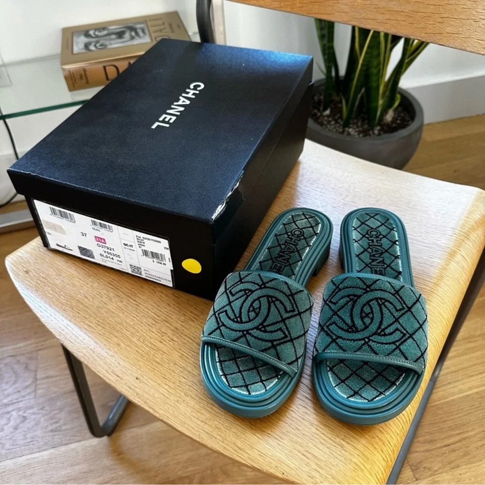 Chanel Blue Quilted Sandals with Iconic Logo - Picture 2 of 3